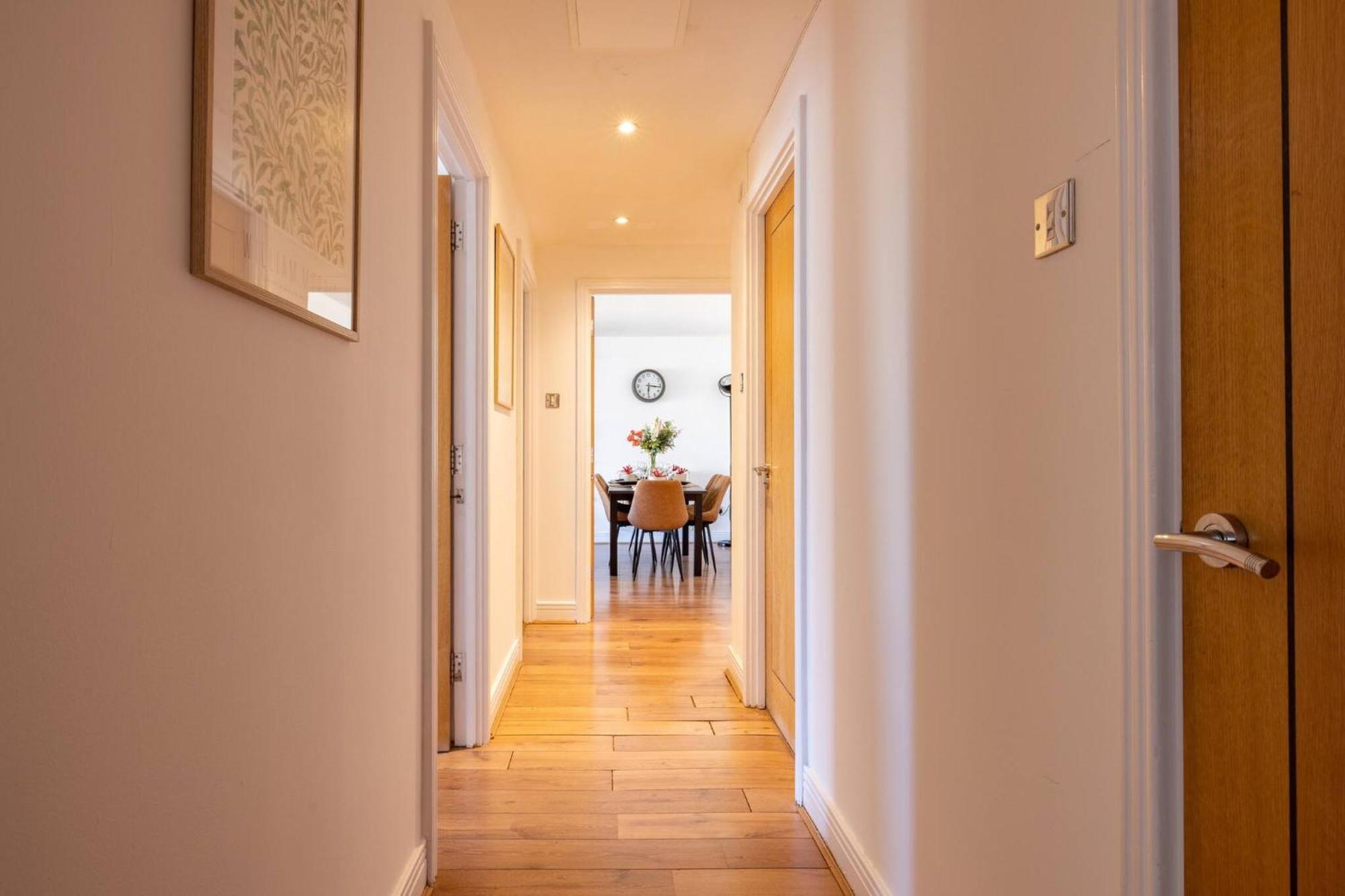 Wild Roses Service Apartments - East India Лондон Екстериор снимка