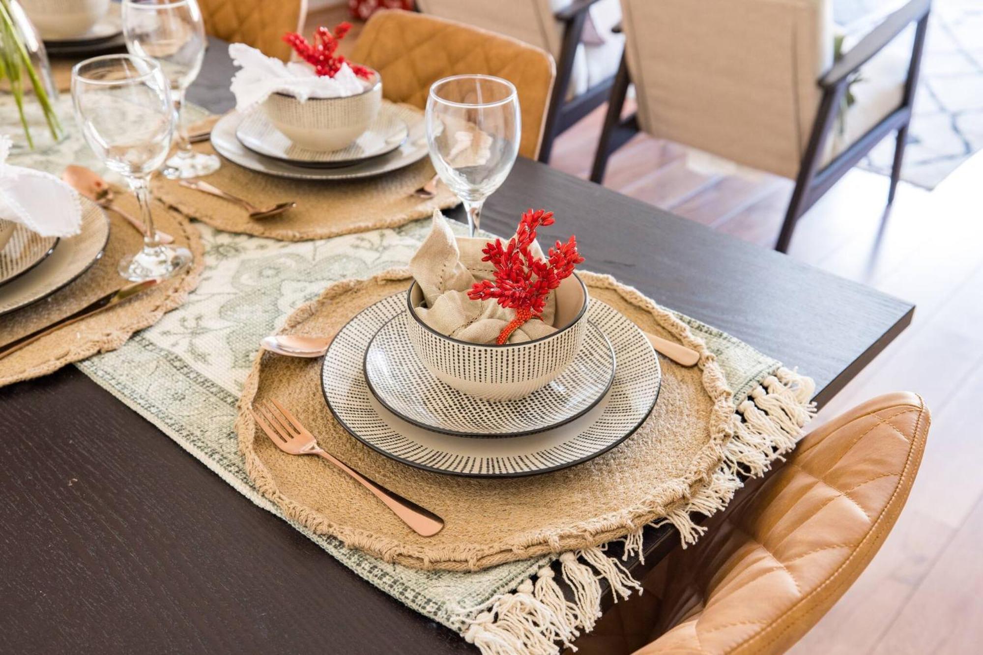 Wild Roses Service Apartments - East India Лондон Екстериор снимка
