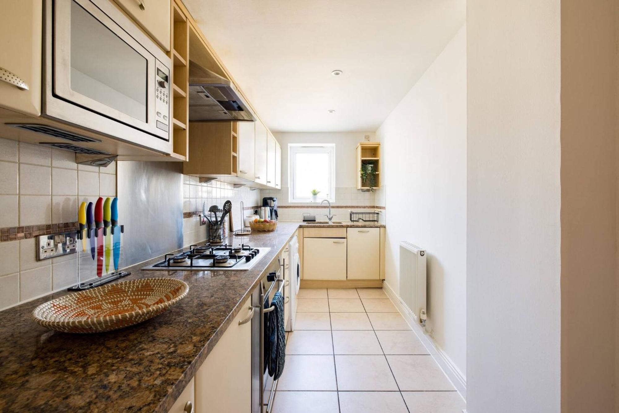Wild Roses Service Apartments - East India Лондон Екстериор снимка